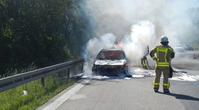 brennendes auto feuerwehr luedenscheid löschen